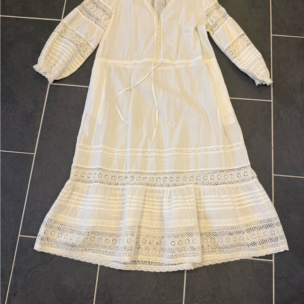 Velvet by Graham & Spencer White Lace Long Sleeve Dress